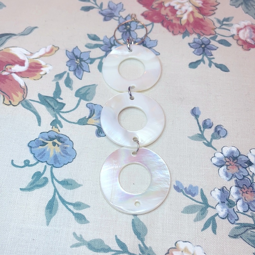 New shell pendant 1 inch 3 hoops white mother of pearl